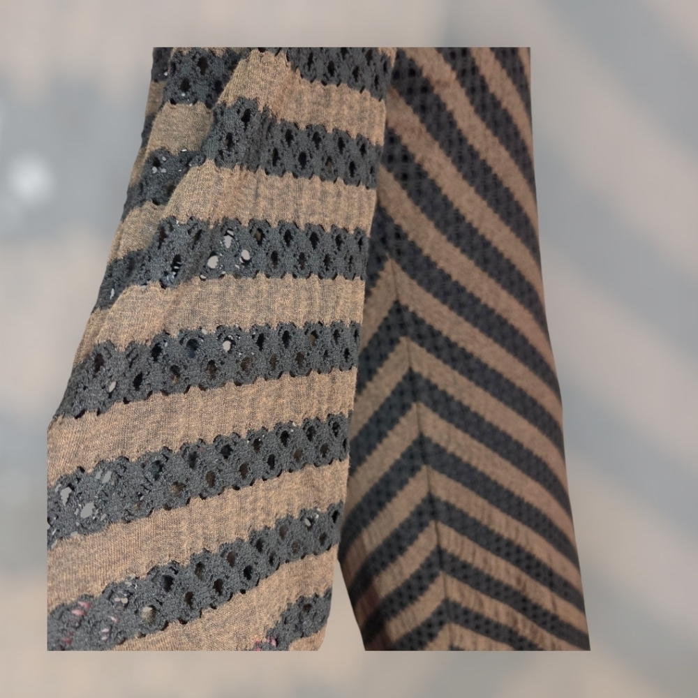 Miracle Body By MiracleSuit Black and Gold Sheath Dress V-Neck 3/4 Sleeve Size L - Picture 3 of 6